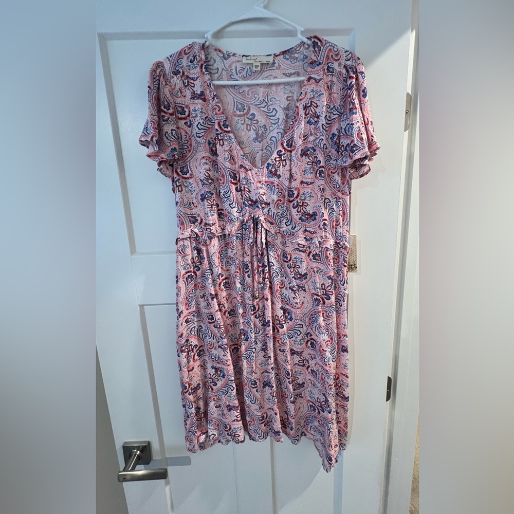 Cute light weight sun dress paisley print new never worn